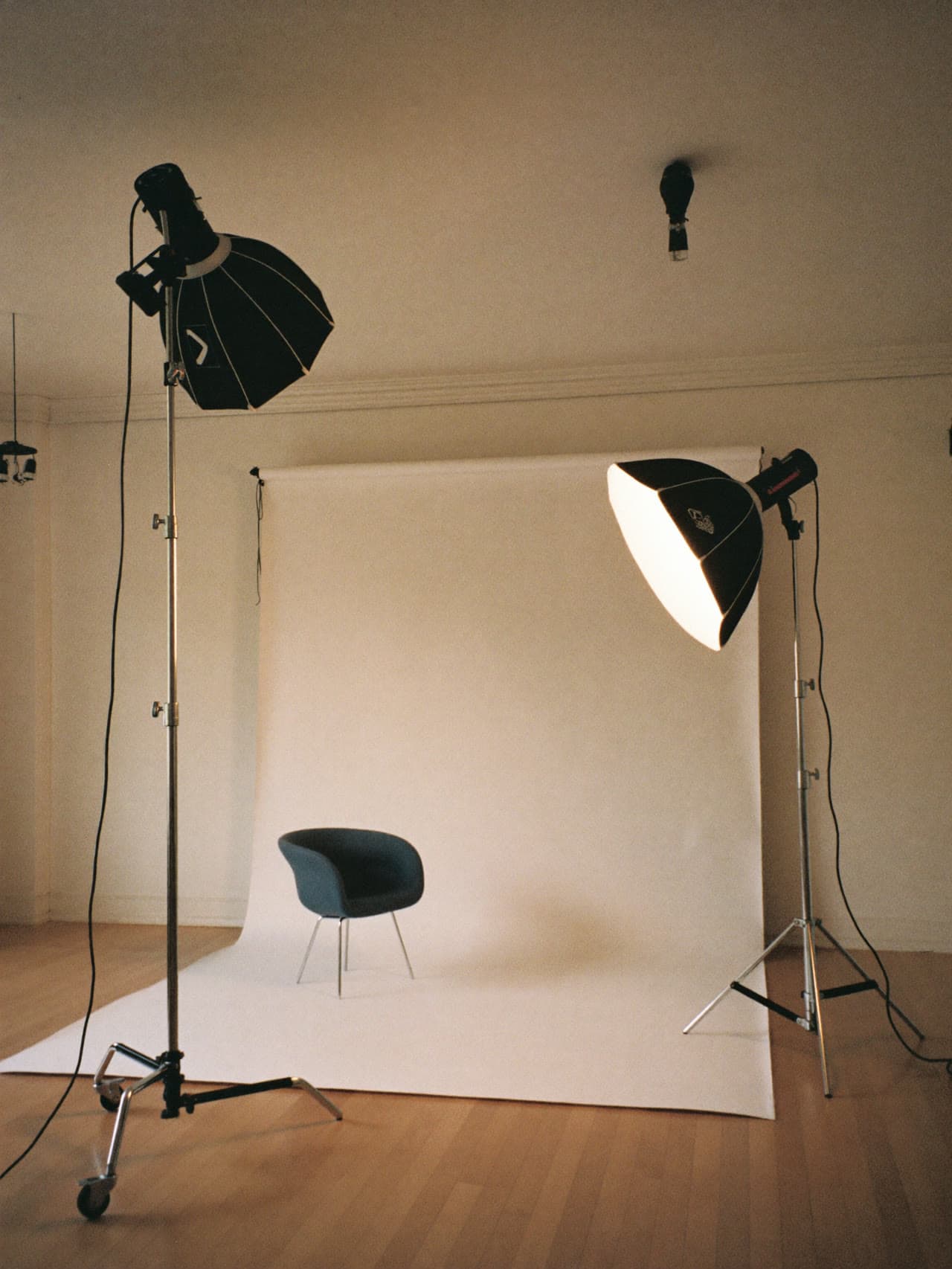 Fotostudio mit Hohlkehle und Softboxen