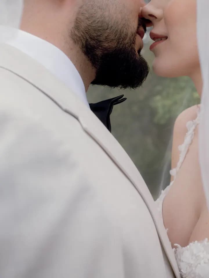 Inniger Moment kurz vor dem Kuss